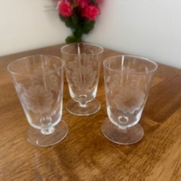 Set of 3 Vintage Etched‎ Cornflower Liqueur Glasses – Mid-Century Aperitif - Picture 3 of 5